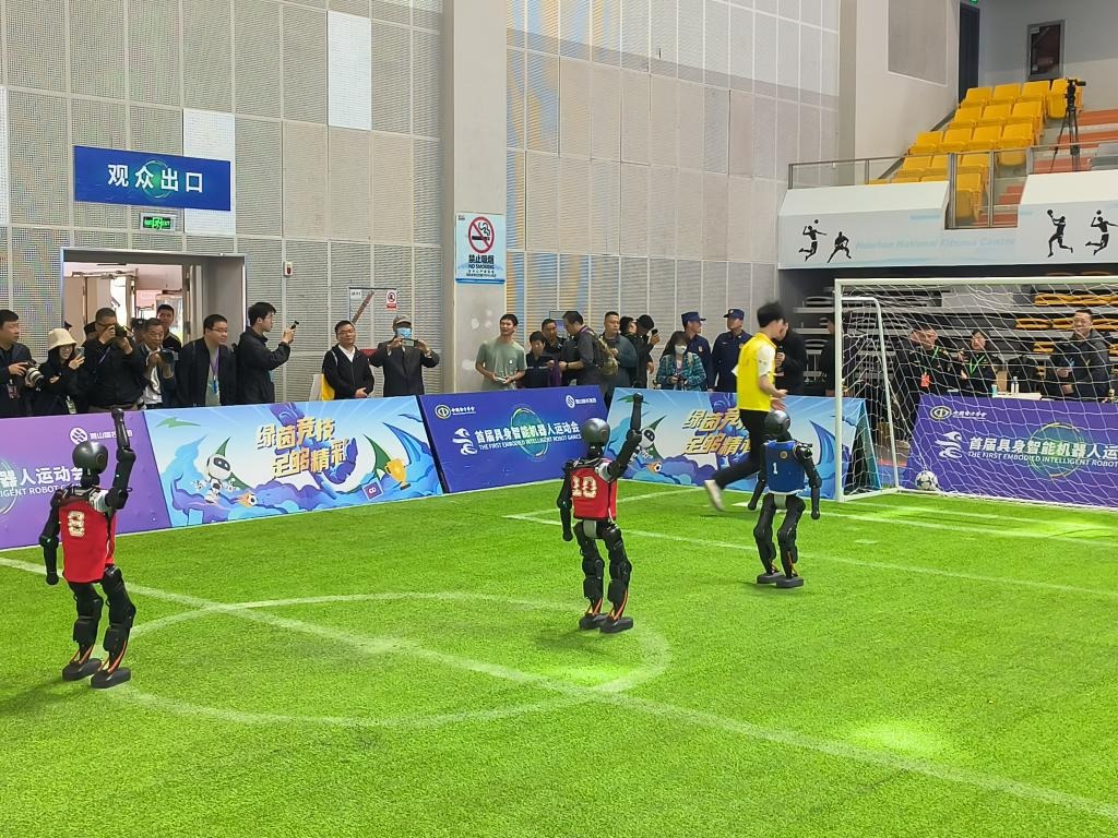 湖人最新动态：东契奇二胎将至，保罗加盟呼声高，迎战猛龙阵容更新